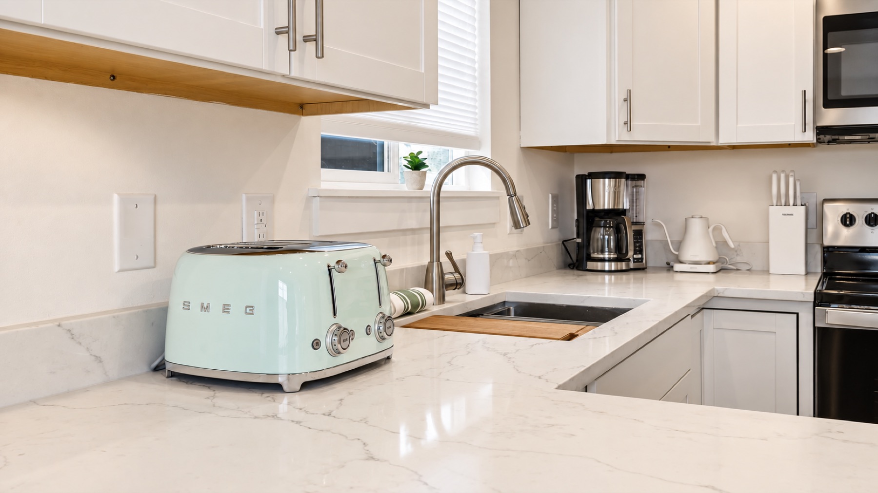 The mint toaster, up close. It came with opinions.
